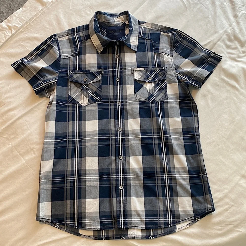 Men’s Guess Short Sleeve Button Down Shirt Blue & White Size Large - Picture 1 of 4